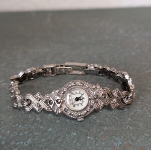 Dazzle Quartz Watch Women Silver Tone "X" Band Japan Movt Needs New Battery ~7"